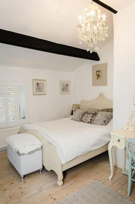 1800 Period Grade 2 Listed Cottage Addingham Eksteriør bilde