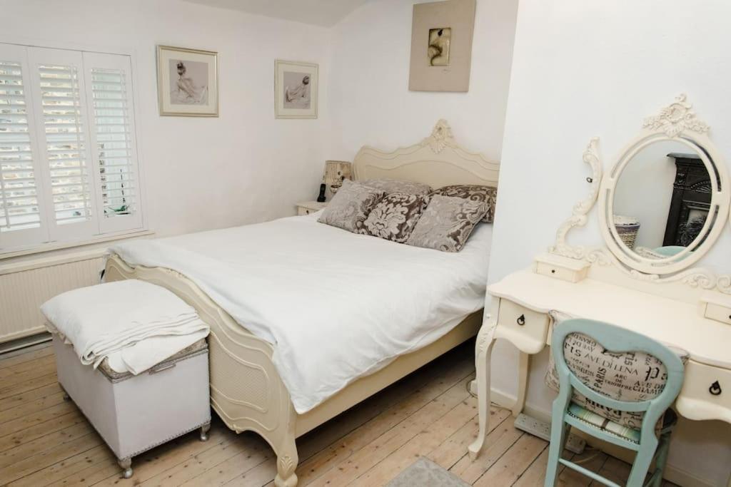 1800 Period Grade 2 Listed Cottage Addingham Eksteriør bilde