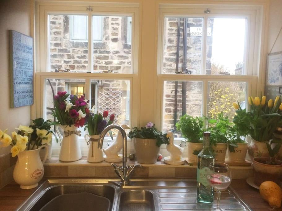 1800 Period Grade 2 Listed Cottage Addingham Eksteriør bilde