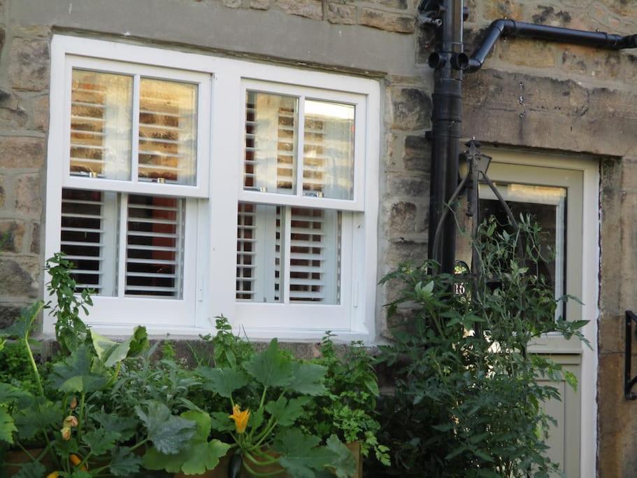 1800 Period Grade 2 Listed Cottage Addingham Eksteriør bilde